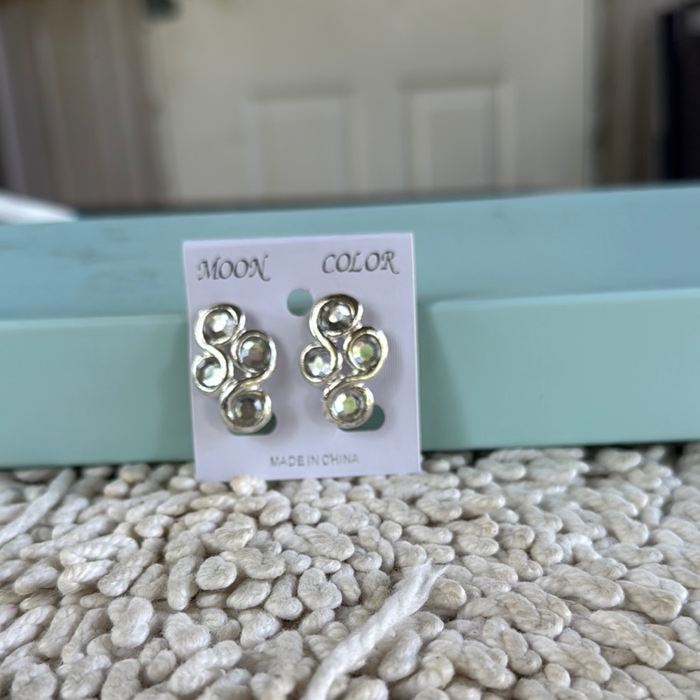 🚨B2G1 New VINTAGE Moon Color Silver Diamond Gem Jeweled Earrings